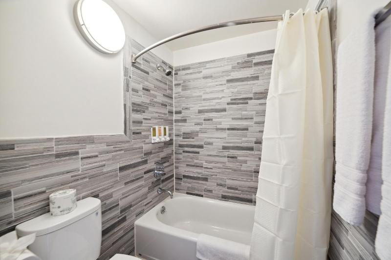 Queen Room with View image 2