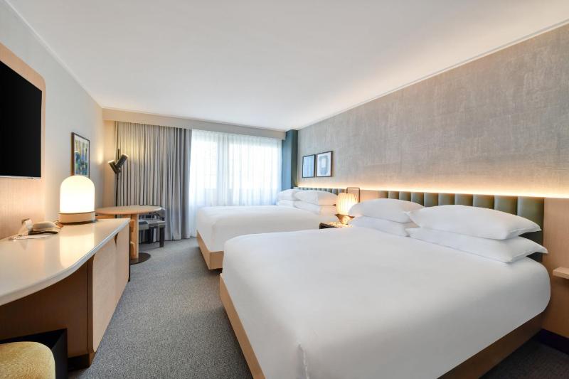 Essential Queen Room with Two Queen Beds image 4