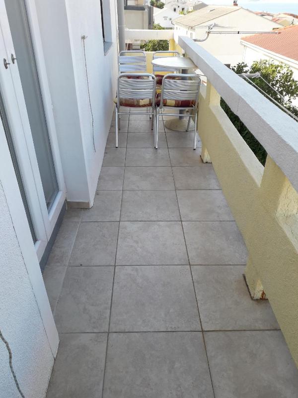 One-Bedroom Apartment with Balcony and Sea View image 3