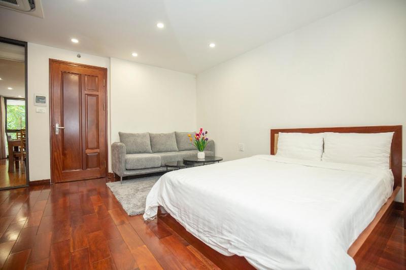 Sumitomo10 Apartment - Lane 12 Dao Tan street - image 5