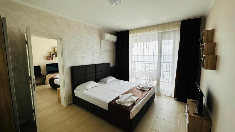 Family Room with Sea View image 2