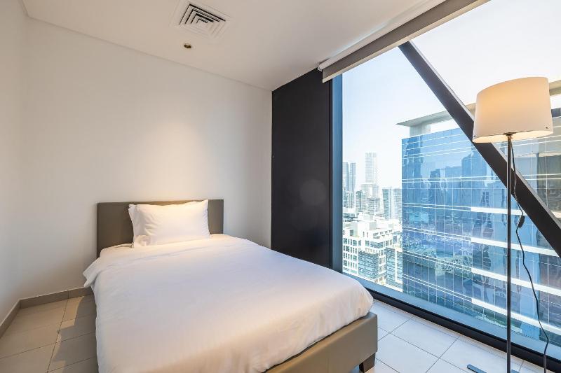 3BDR Apartment with Maid Room and Burj Khalifa View - image 2