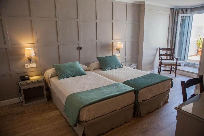 Double or Twin Room with Terrace image 2