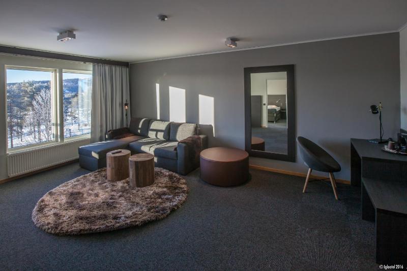 Large Suite with Balcony image 2
