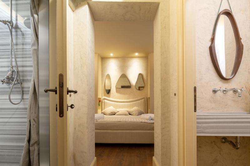 Deluxe Apartment image 3