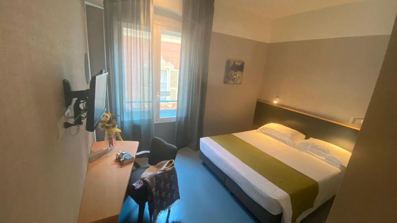 Economy Double Room image 4