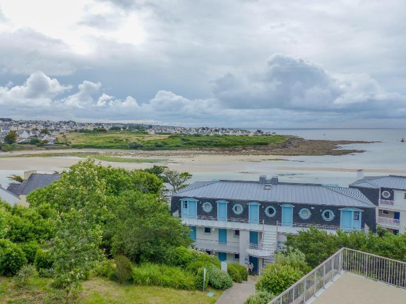 One-Bedroom Apartment with Sea View (4-5 Adults)  image 2