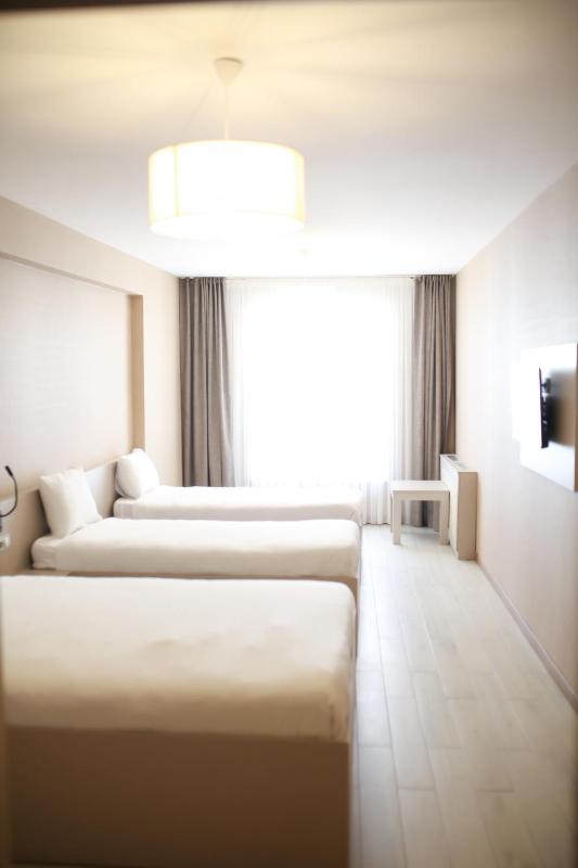 Quadruple Room image 3