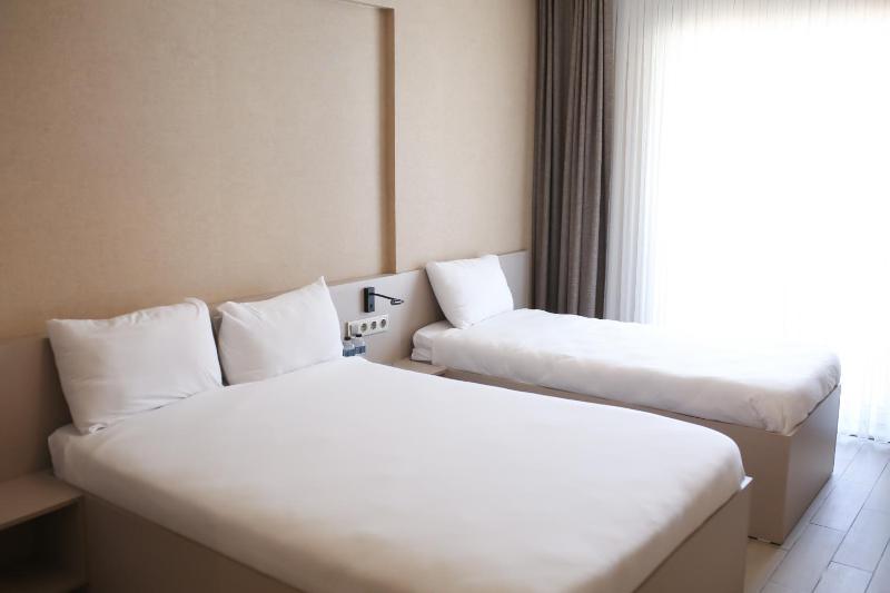 Triple Room image 3