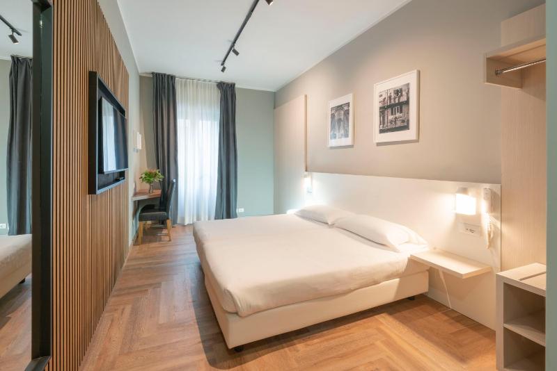 Superior Double or Twin Room image 4