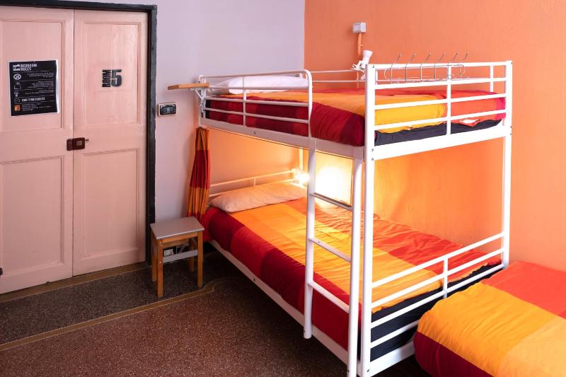 Mixed Dormitory Room image 1