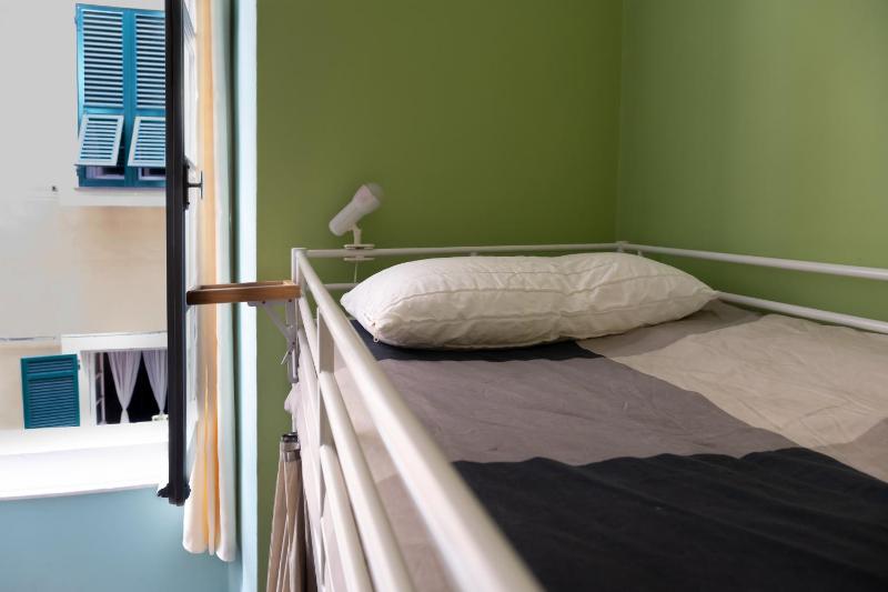 8-Bed Mixed Dormitory Room image 2