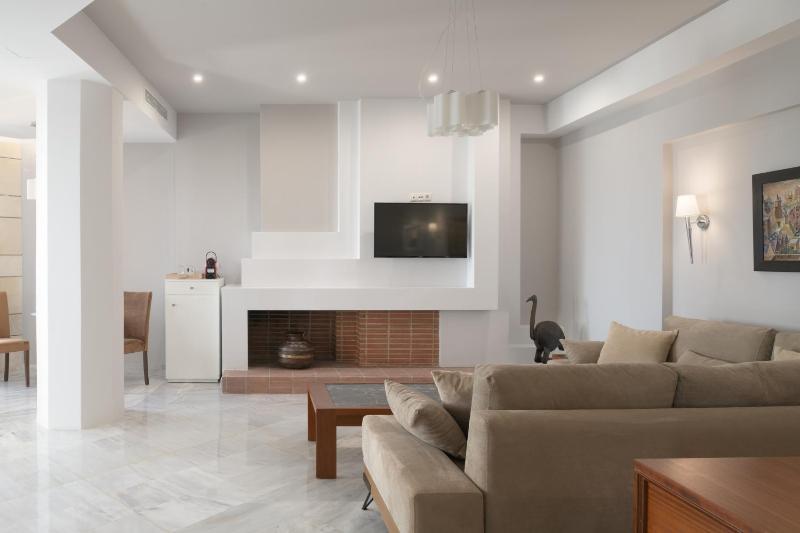 Grand Suite with Jacuzzi and Sauna image 2