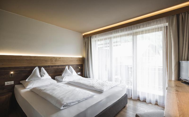 Suite with Terrace and Balcony image 3