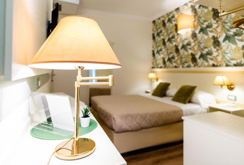 Double Room image 3