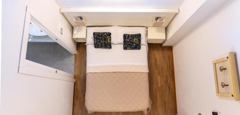 Queen Room (1 Adult) image 1