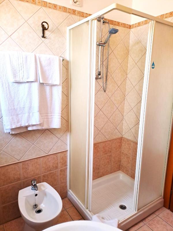 Double Room image 4
