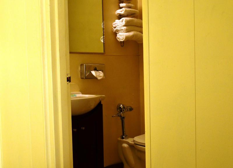 Deluxe Queen Room with Two Queen Beds - Non-Smoking image 2