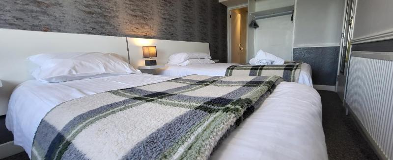 Twin Room with Sea View image 3