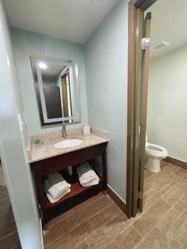 Home2 Suites by Hilton Outer Banks Kill Devil Hills - image 4