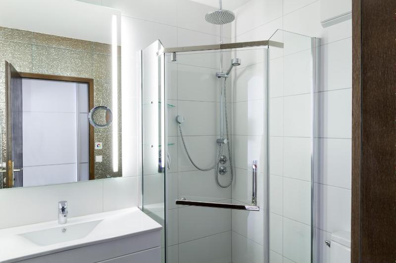 Single Room with Private Bathroom image 1