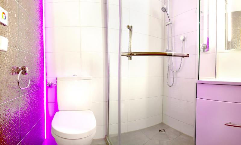 Double Room with Private Bathroom image 2