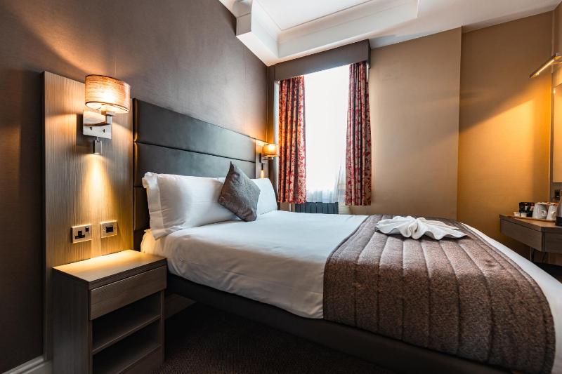 Double Room image 3