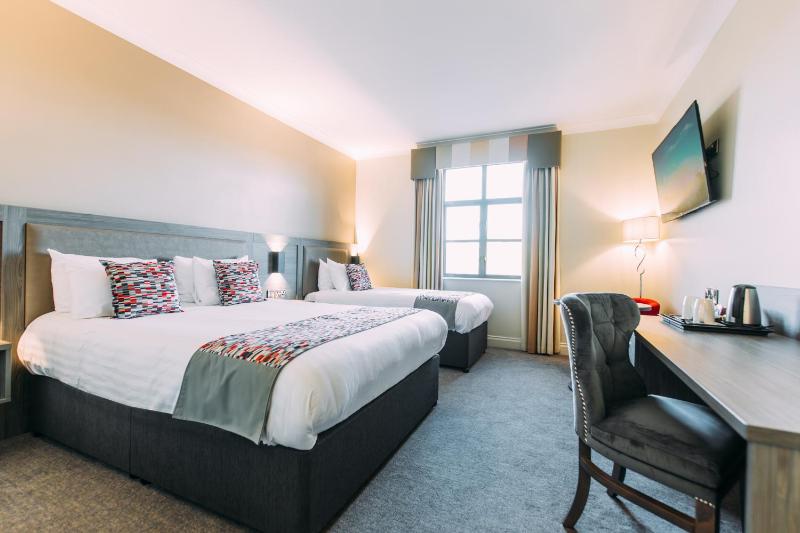 Standard Double/Twin Room image 1