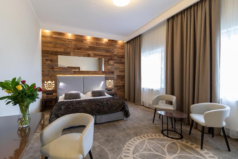 Studio with two bedrooms image 3