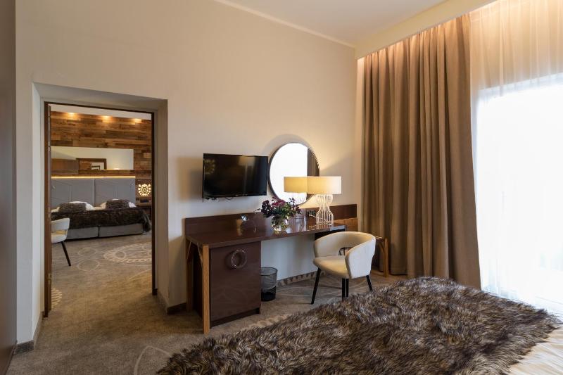 Studio with two bedrooms image 2
