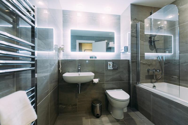 Standard Double/Twin Room image 3