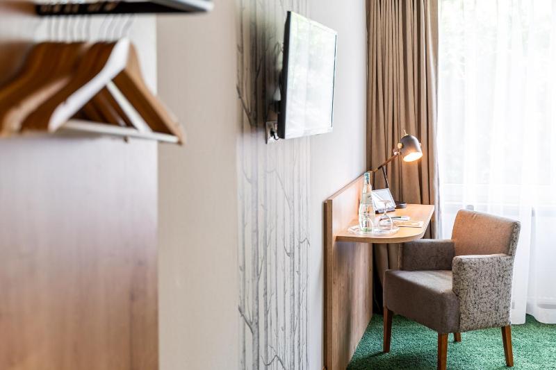 Standard Double Room image 3