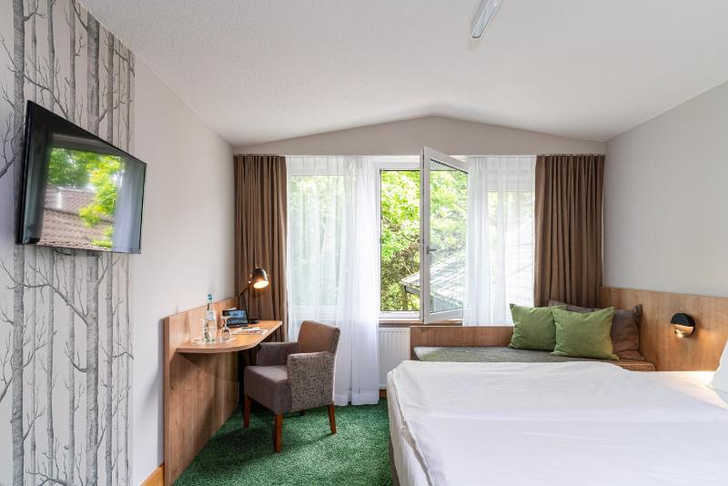 Standard Double Room image 4