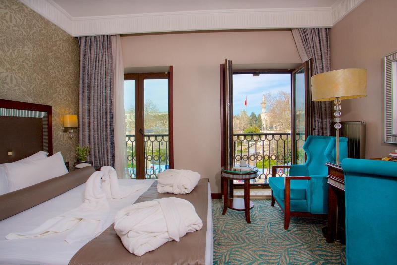 Deluxe Twin Room image 4