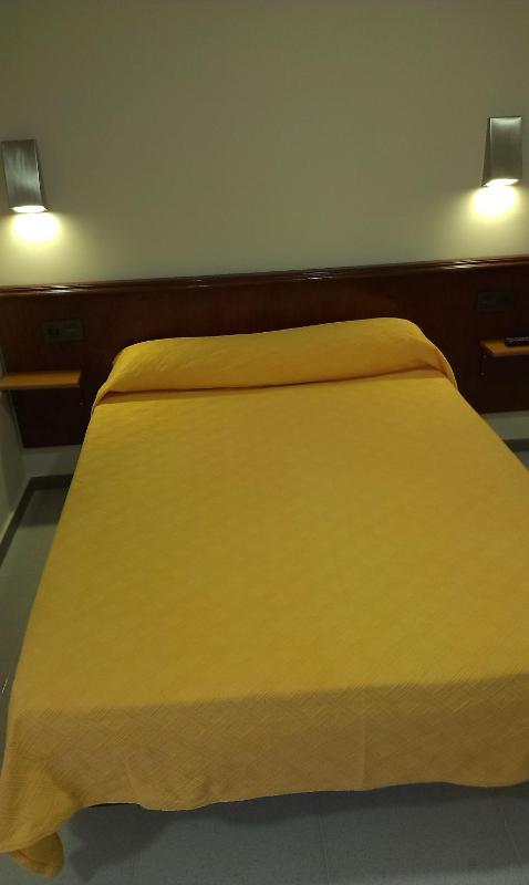 Hostal Bisbal ONLY ADULTS NO AC - image 2
