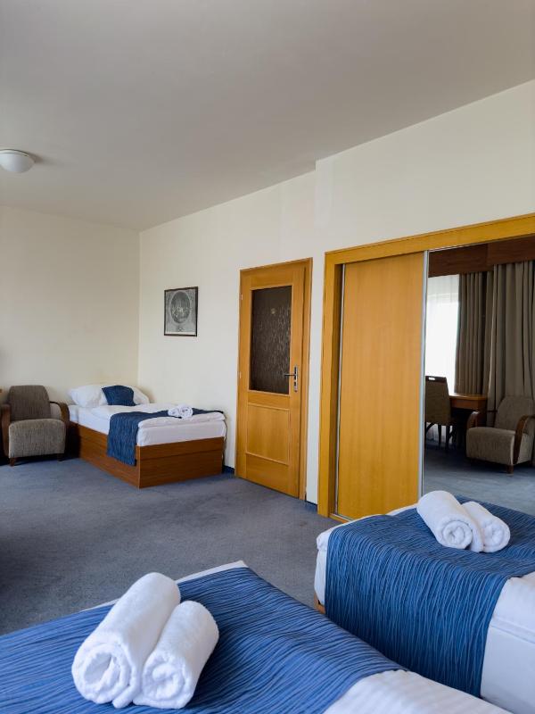 Triple Room image 3