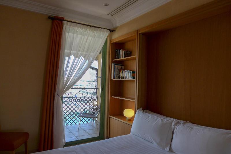 Two bedroom apartment with terrace sea view 2 image 4