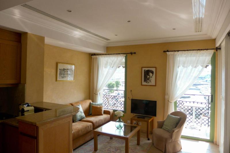 Two bedroom apartment with terrace sea view 2 image 1