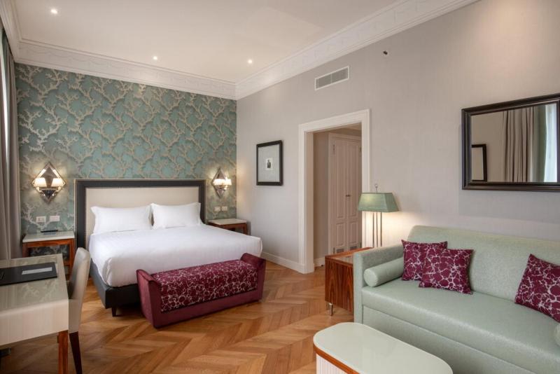 Deluxe Double or Twin Room image 3