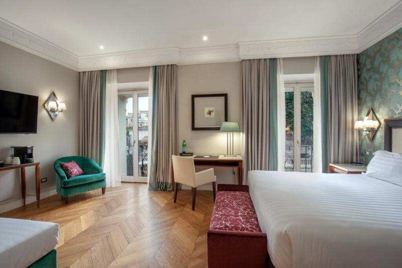 Deluxe Double or Twin Room image 4