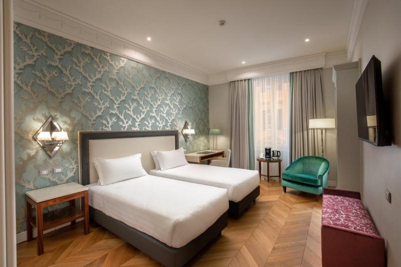 Superior Twin Room image 4