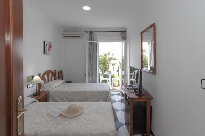 Twin Room with Sea View image 1