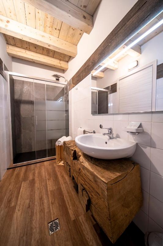 Quadruple Room - Split Level image 3
