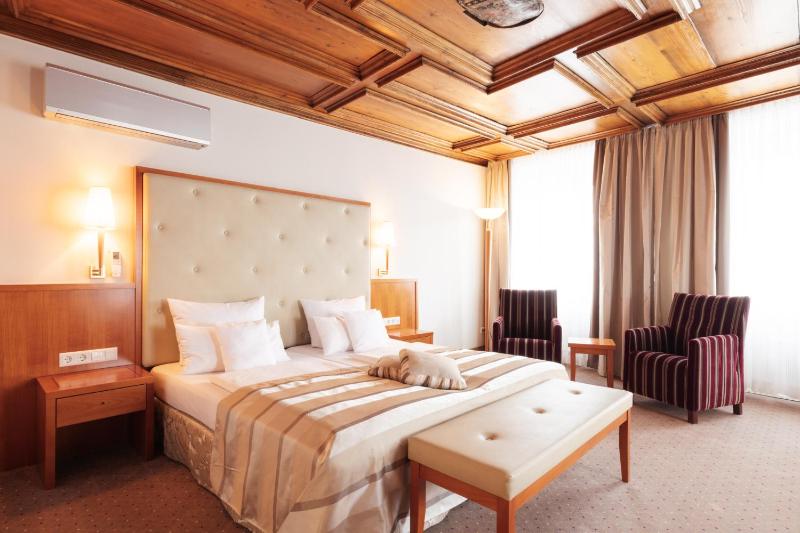 Double Room image 3