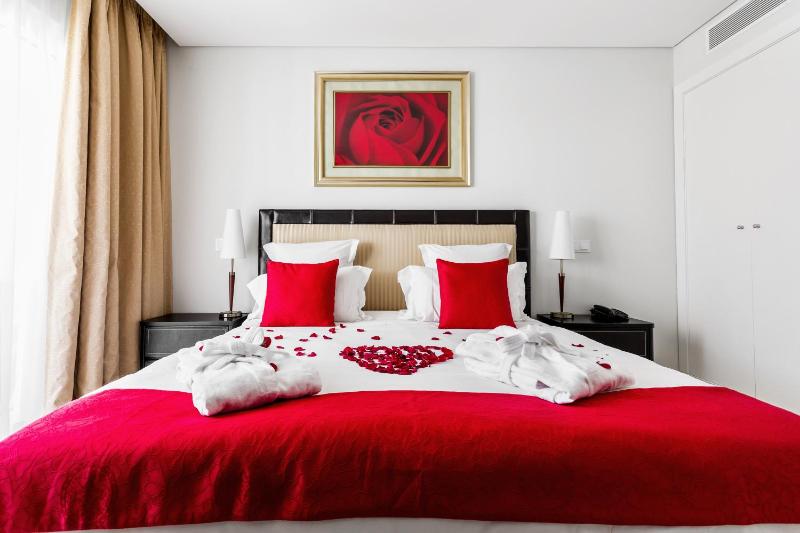 Suite With Romantic Package image 4