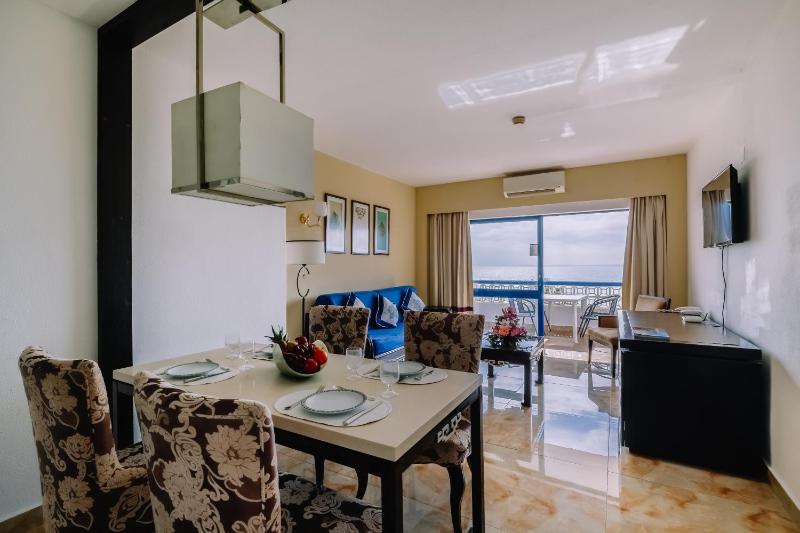  Deluxe One-Bedroom Apartment (2 Adults + 2 Children) image 3