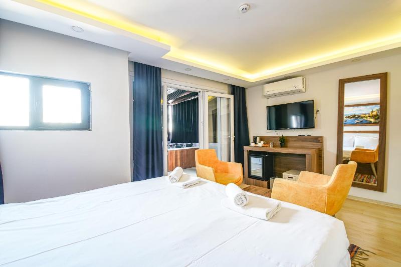Suite with Terrace image 3