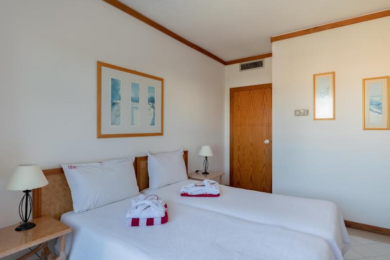 Deluxe One-Bedroom Apartment image 1