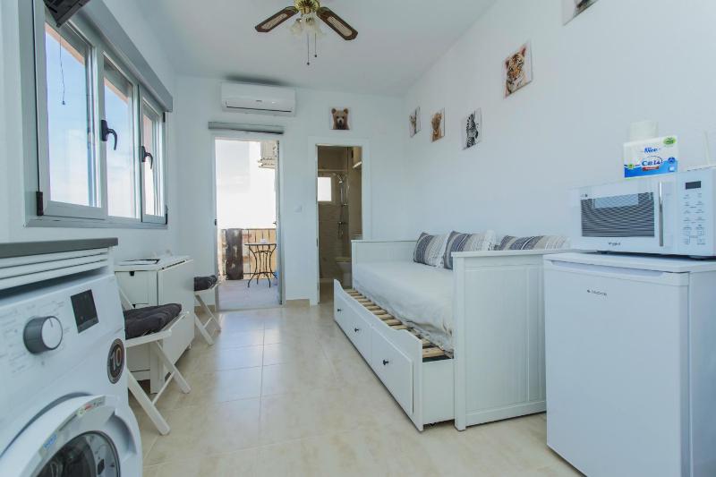 087 Sky Studio - Alicante Holiday - image 2
