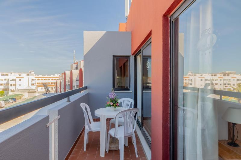 Superior One Bedroom Apartment – 2 Adults image 2